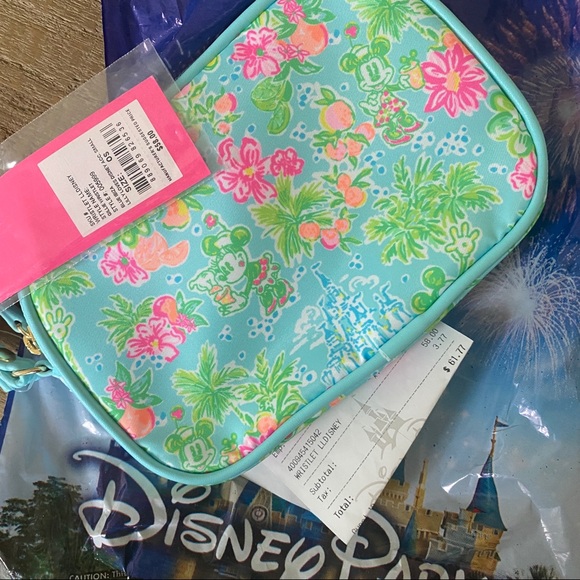 NWT Lilly Pulitzer x Disney Parks Wristlet Mickey Minnie Cinderella Castle - Picture 4 of 7